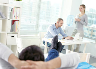 Woda pitna w Twojej firmie a dystrybutory wody – przeczytaj koniecznie