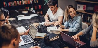 Rejestracja domen internetowych