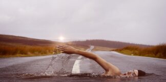 Jak się nazywa człowiek zbyt pewny siebie?