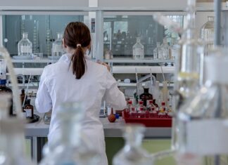 Ile lat jest chemia w liceum? Ile lat jest chemia w liceum?