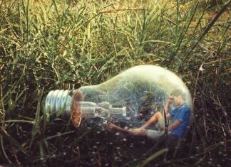 Co bardziej boli słowa czy czyny? Co bardziej boli słowa czy czyny?