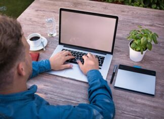 Jak się pisze słowo pijar? Jak się pisze słowo pijar?